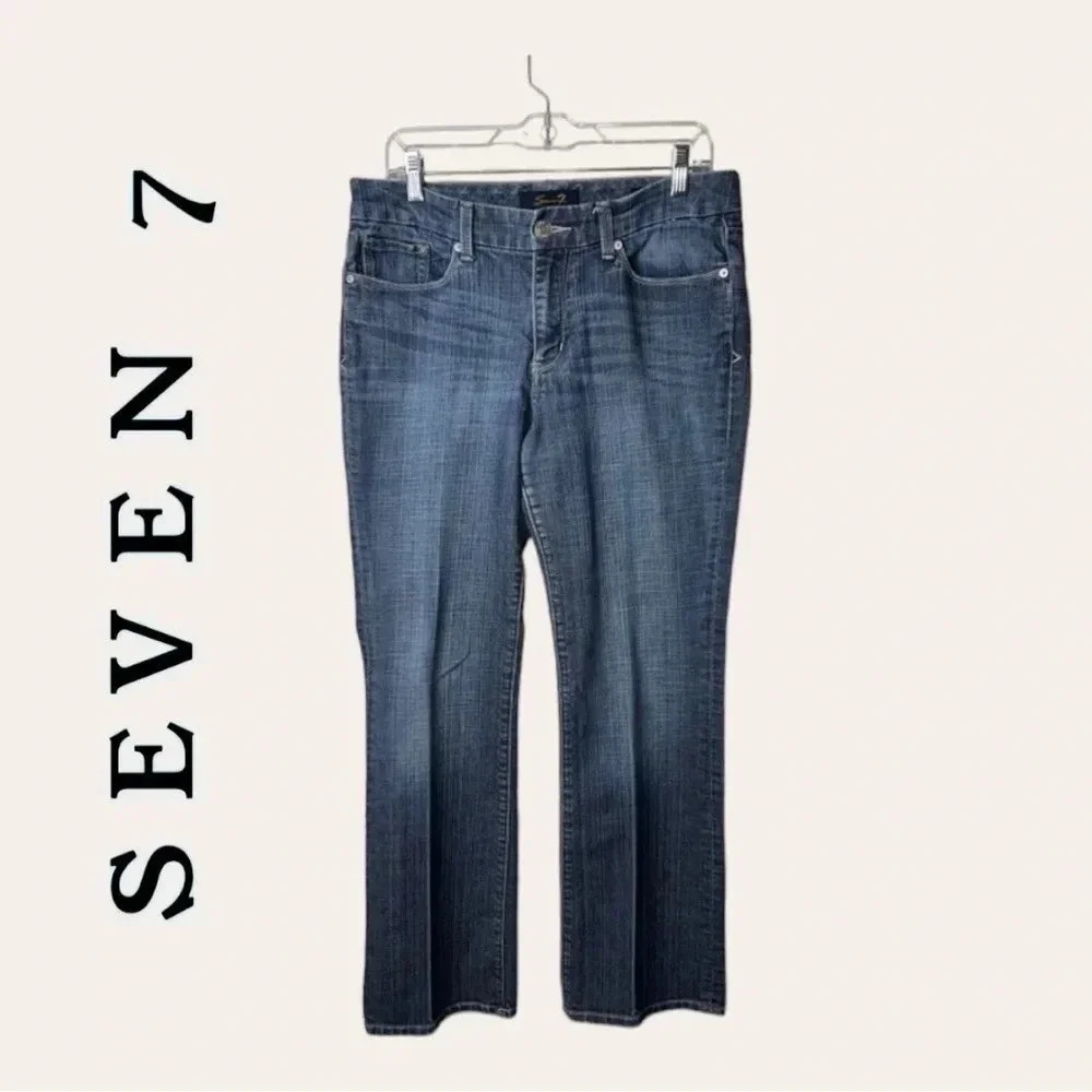0731. SEVEN 7 DENIM JEANS SIZE 10 MEDIUM WASH IN COLOR